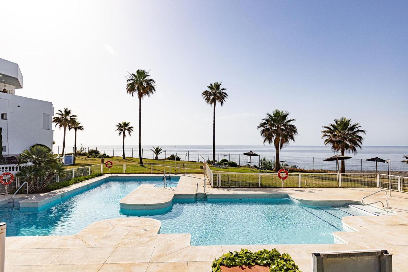 Sunrise Beach Front - Casares Del Mar エクステリア 写真