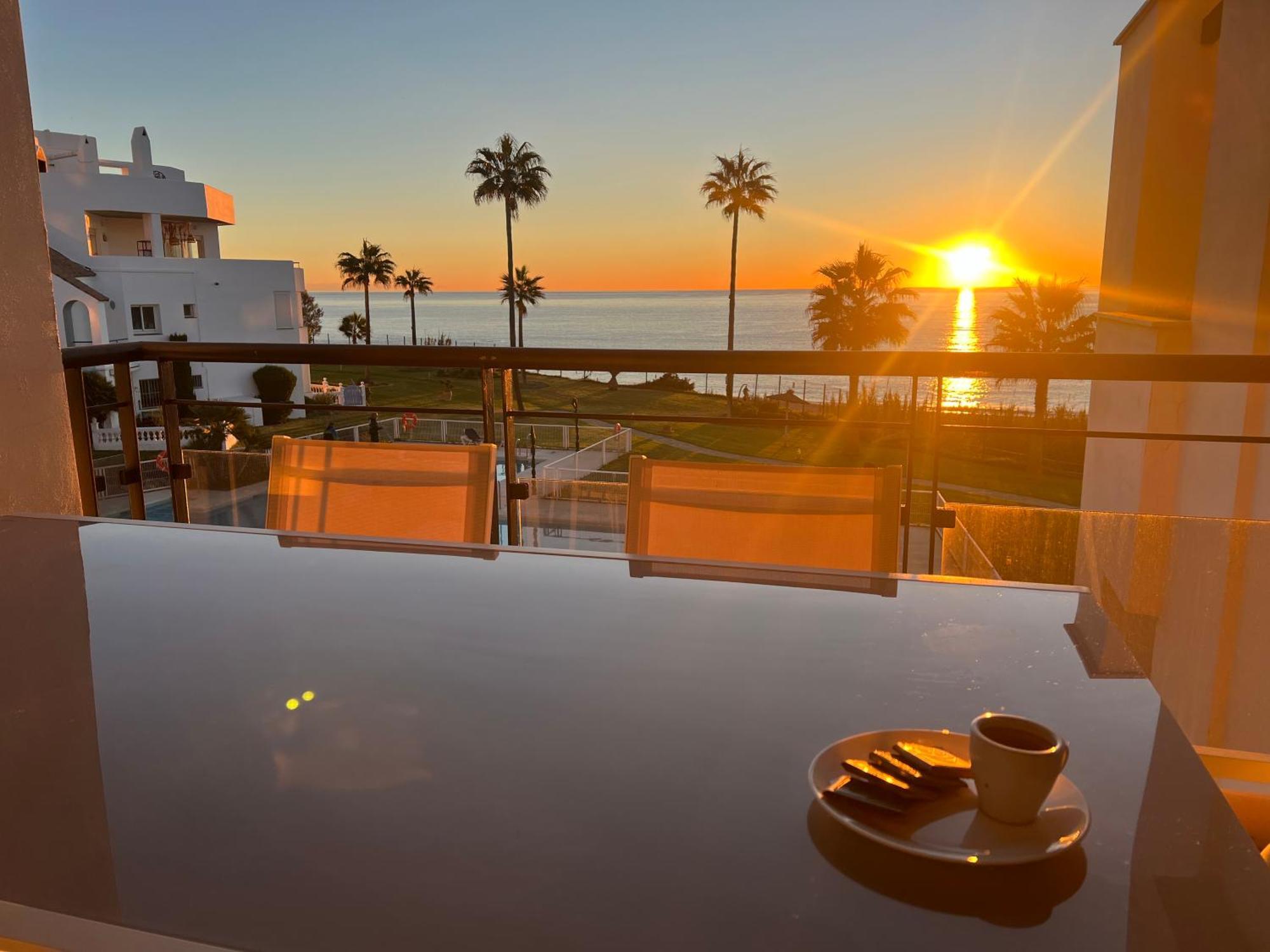 Sunrise Beach Front - Casares Del Mar エクステリア 写真