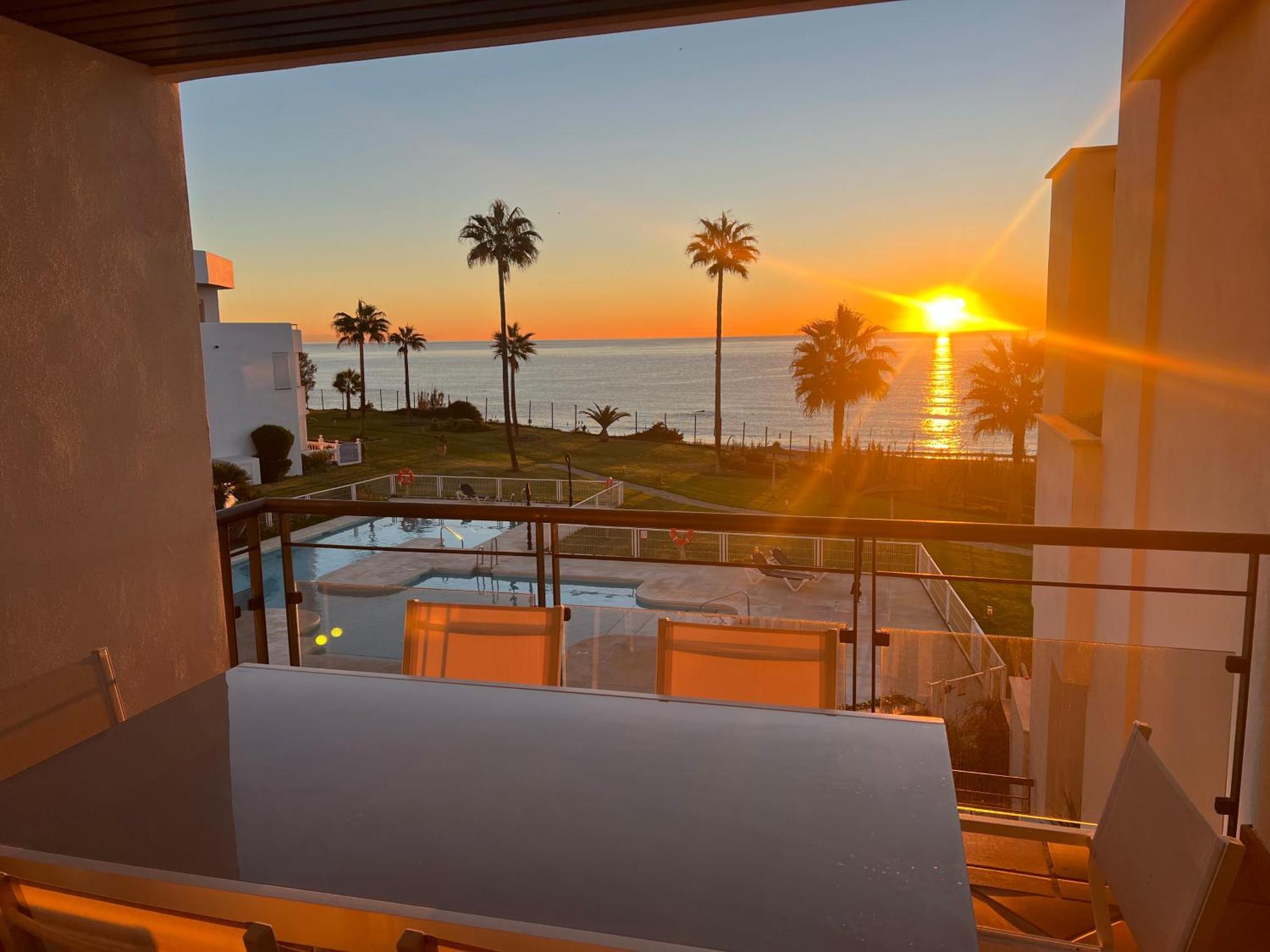 Sunrise Beach Front - Casares Del Mar エクステリア 写真