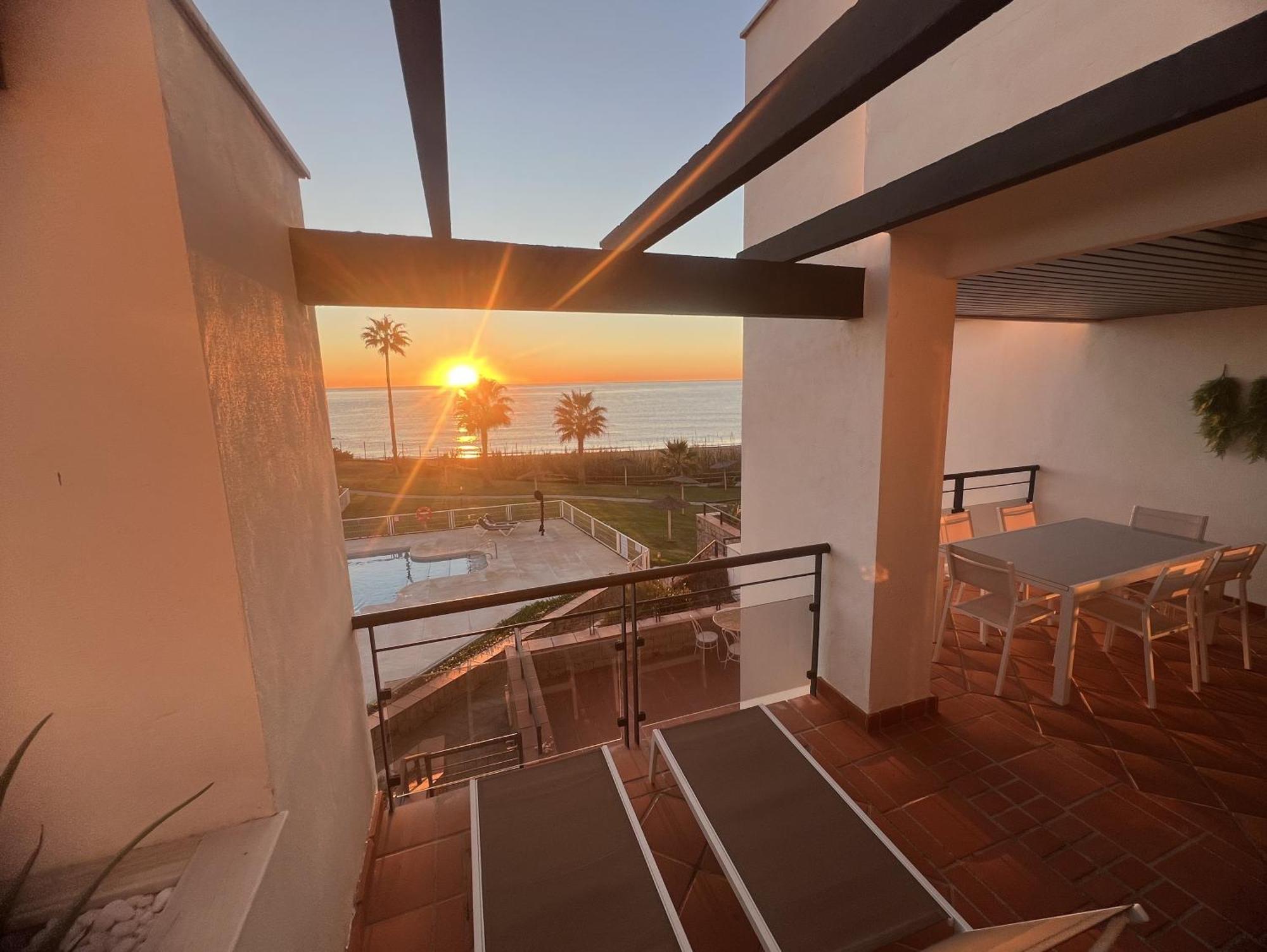 Sunrise Beach Front - Casares Del Mar エクステリア 写真
